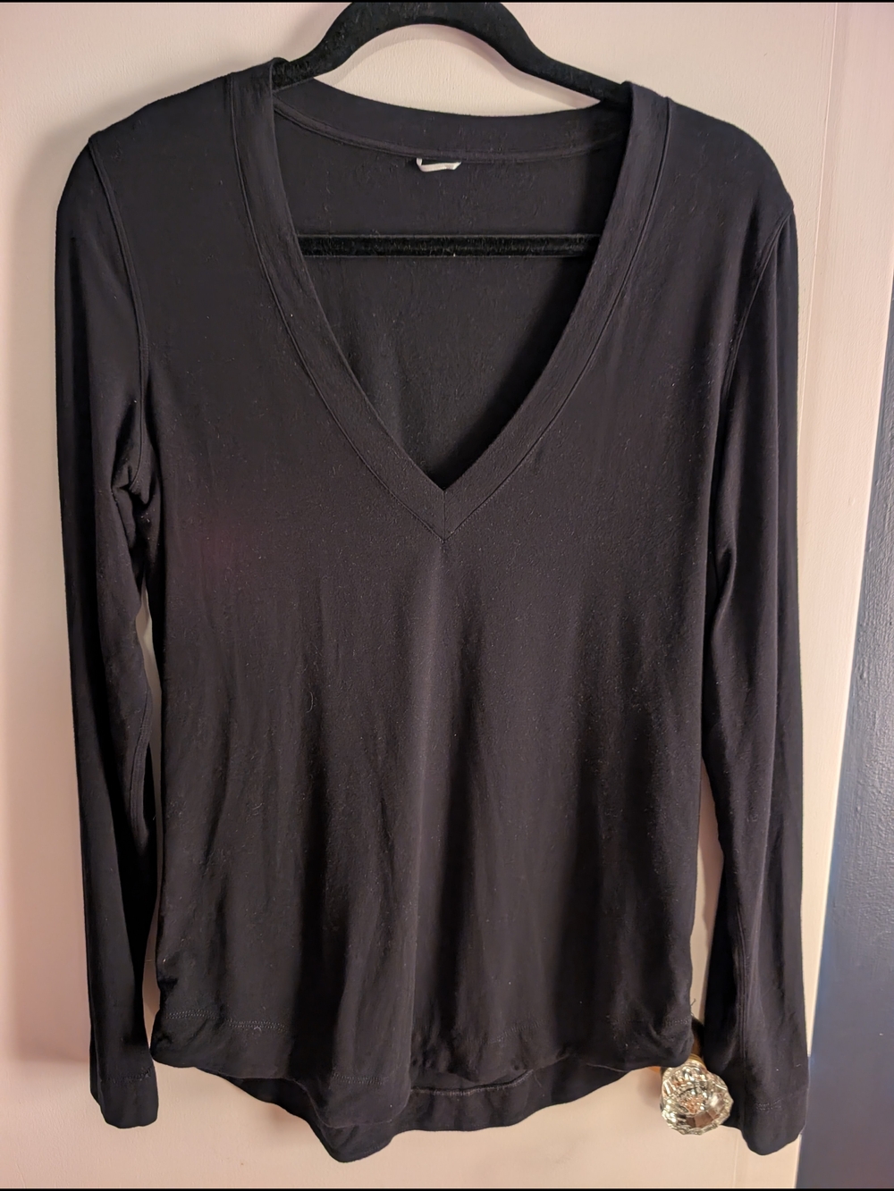 Kit And Ace Women's Black V-Neck Long Sleeve Top